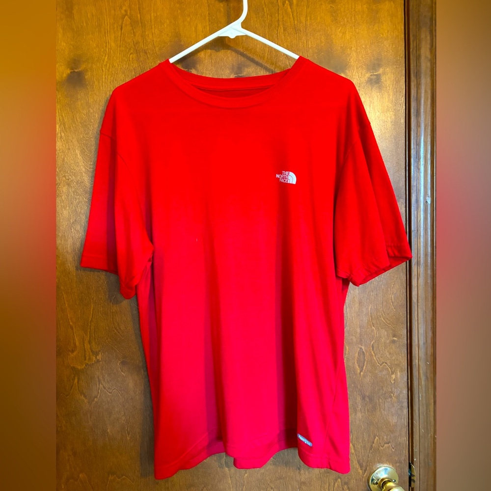 North Face Men's Vapor Wick Red Short Sleeve Tee